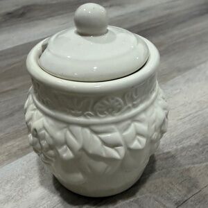 Young’s 1997 White Ceramic Grape Canister Embossed Vineyard Kitchen Storage Jar
